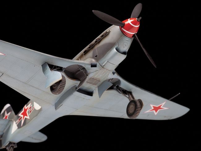 Сборная модель ZVEZDA Советский истребитель Як-9Т, 1/48