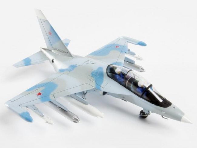 Сборная модель ZVEZDA Российский учебно-боевой самолет Як-130, 1/72 Сборная модель ZVEZDA Российский учебно-боевой самолет Як-130, 1/72