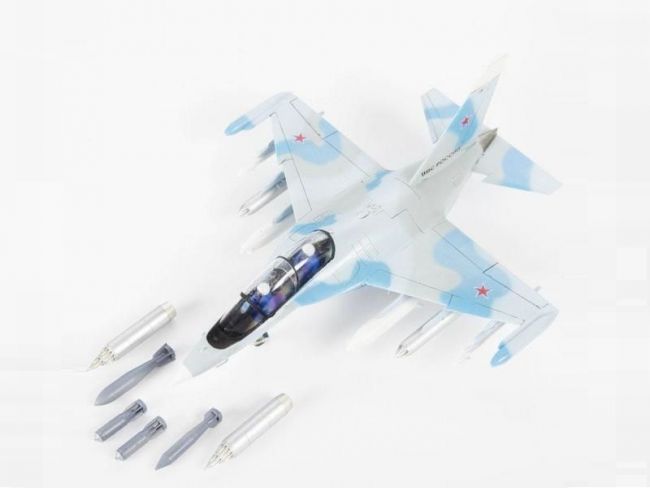 Сборная модель ZVEZDA Российский учебно-боевой самолет Як-130, 1/72 Сборная модель ZVEZDA Российский учебно-боевой самолет Як-130, 1/72