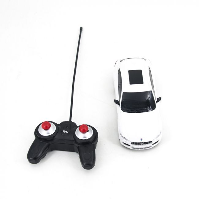 Радиоуправляемая машина MZ Maserati SUV Levante MY White 1:24 - 27056-W Радиоуправляемая машина MZ Maserati SUV Levante MY White 1:24 - 27056-W