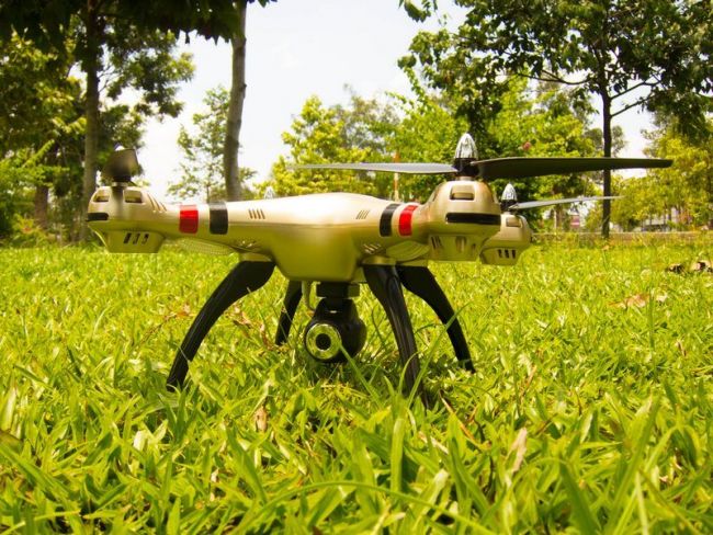 Р/У квадрокоптер Syma X8HW с FPV трансляцией Wi-Fi, барометр 2.4G RTF Р/У квадрокоптер Syma X8HW с FPV трансляцией Wi-Fi, барометр 2.4G RTF