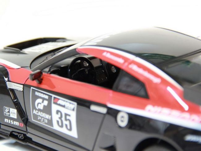 Р/У машина 1/16 Nissan GTR Р/У машина 1/16 Nissan GTR