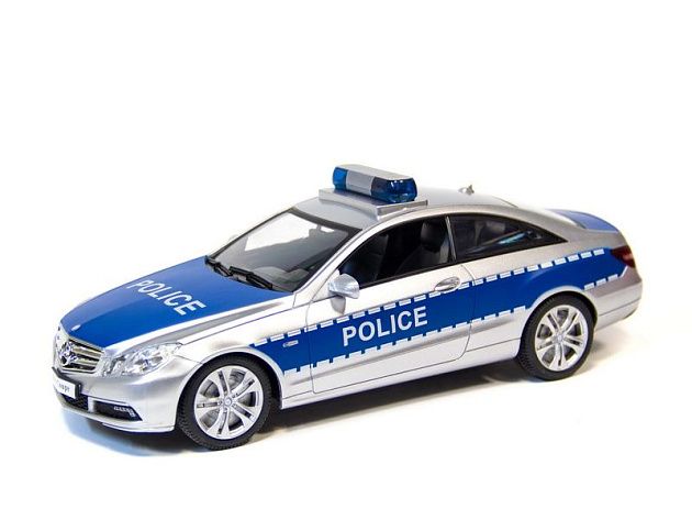 Р/У машина Double Eagle Mersedes E-class Police 1/16 н/б Р/У машина Double Eagle Mersedes E-class Police 1/16 н/б