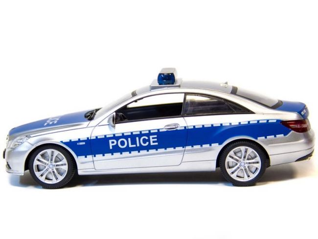 Р/У машина Double Eagle Mersedes E-class Police 1/16 н/б Р/У машина Double Eagle Mersedes E-class Police 1/16 н/б