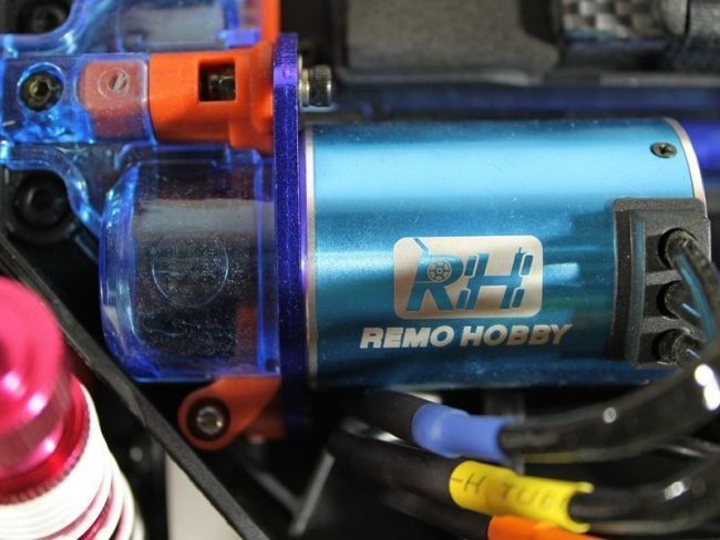 Радиоуправляемый шорт-корс Remo Hobby 9EMU Brushless (красный) 4WD 2.4G 1/8 RTR Радиоуправляемый шорт-корс Remo Hobby 9EMU Brushless (красный) 4WD 2.4G 1/8 RTR