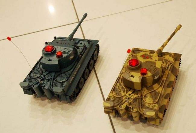 Р/У танк Huan Qi Tiger 1:24 для танкового боя, 2.4G RTR + акб и ЗУ Р/У танк Huan Qi Tiger 1:24 для танкового боя, 2.4G RTR + акб и ЗУ