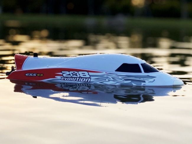 Радиоуправляемый скоростной катер Flytec V008 с водомётом 2.4G RTR Радиоуправляемый скоростной катер Flytec V008 с водомётом 2.4G RTR