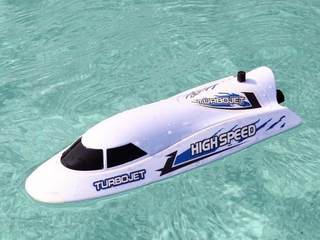 Радиоуправляемый скоростной катер Flytec V008 с водомётом 2.4G RTR Радиоуправляемый скоростной катер Flytec V008 с водомётом 2.4G RTR