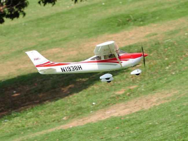 Радиоуправляемый самолет Top RC Cessna 182 400 class красная 965мм KIT