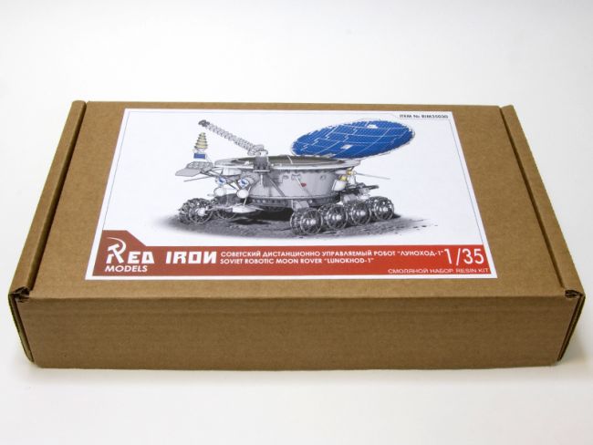 Сборная модель Red Iron Models Советский дистанционно управляемый робот Луноход-1, 1/35