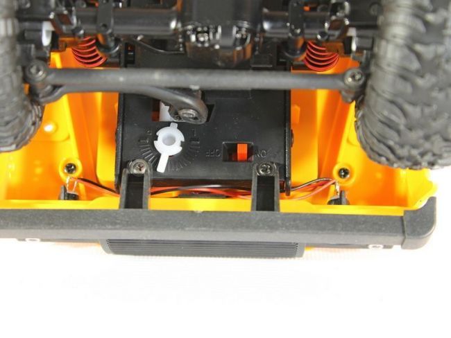 Радиоуправляемая машина MN MODEL английский внедорожник Defender (песочный) 4WD 2.4G 1/12 RTR